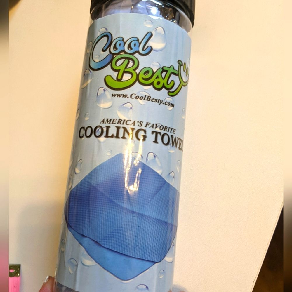 Cool Besty America's Favorite cooling towel, 26"x 17" , one towel